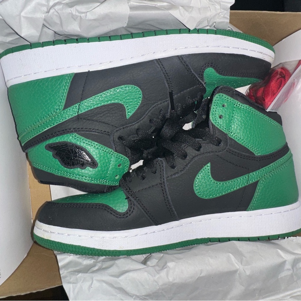 Jordan 1s pine green